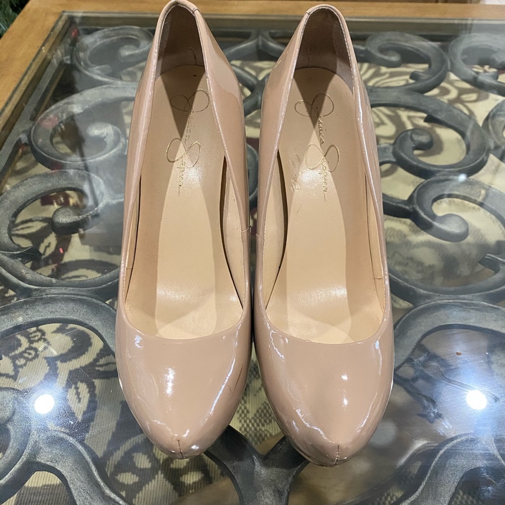 Jessica Simpson pumps